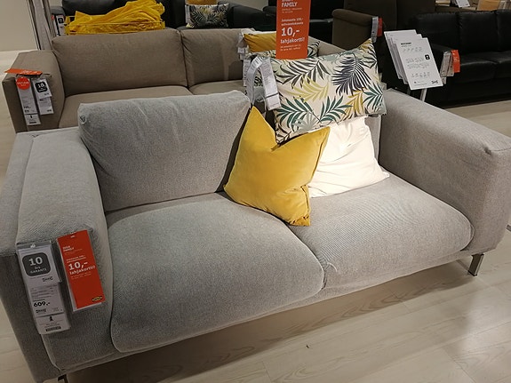 Kahden istuttava harmaa sohva (ikea nockeby)