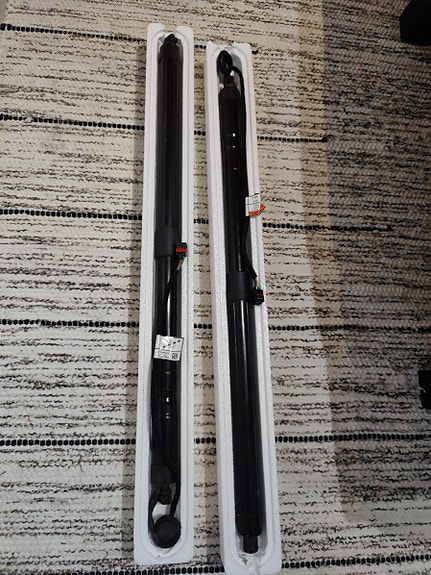 Volvo V60 takaluukun sähköinen nostin x 2