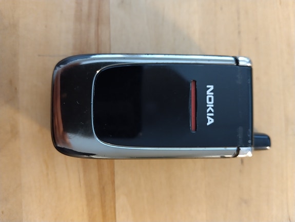 Nokia 6060 simpukkapuhelin