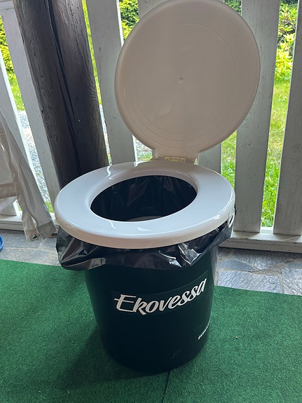 Ekovessa kuivakäymälä ämpäri kannella