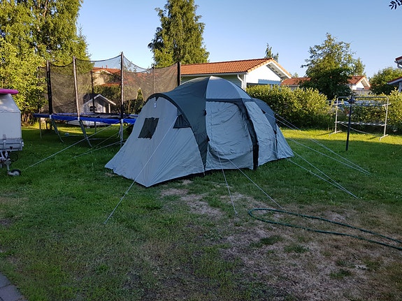 Top Camp iso perheteltta