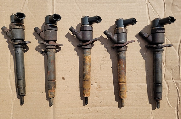 Volvo D5 163hv suuttimia