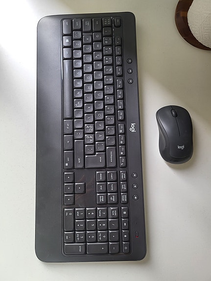Logitech näppäimistö ja hiiri -yhdistelmä