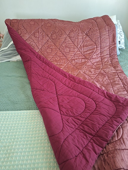 Retro "silkkitäkki/-peitto viininpunainen