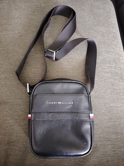 Myynti Tommy Hilfiger miesten laukku