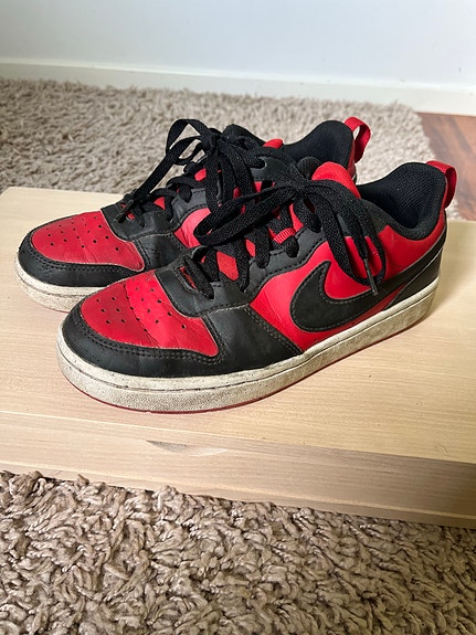 Nike tennarit koko 37 musta-punainen unisex