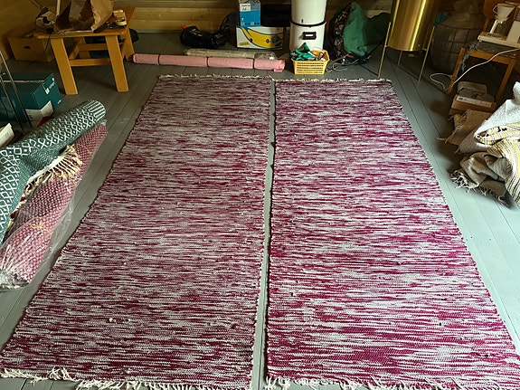 2 pitkää mattoa