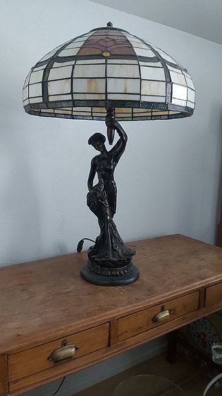 Tiffany-tyylinen pöytävalaisin
