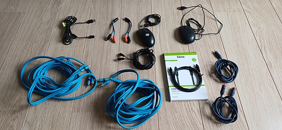 Audiokaapeleita: Toslink ja RCA