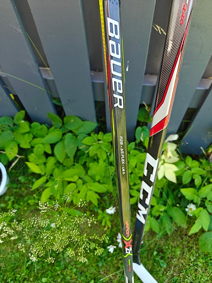Bauer ja CCM jääkiekkomailat