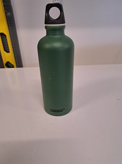 SIGG juomapullo vihreä metallinen