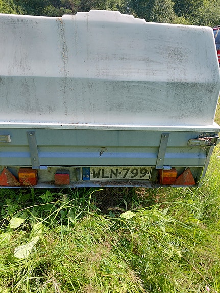 Peräkärry kuomulla