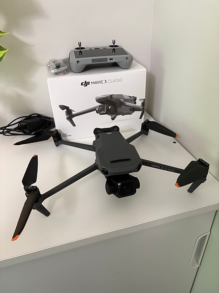 DJI Mavic 3 Classic drone + DJI RC kauko-ohjain
