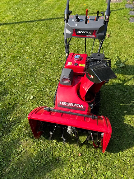 Honda HSS970A lumilinko telavetoinen punainen