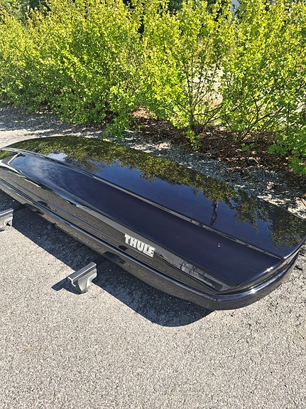 Thule 820 suksiboksi ja Thule kattotelineet