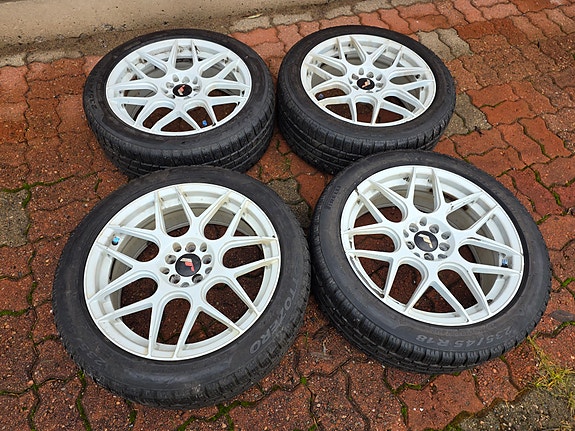 Japan Racing JR JR18 18x7,5" // 5x100 & 5x120 + Pirelli 235/45 kitkarenkaat