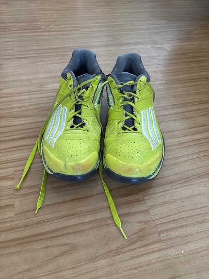 Adidas sisäpelikengät
