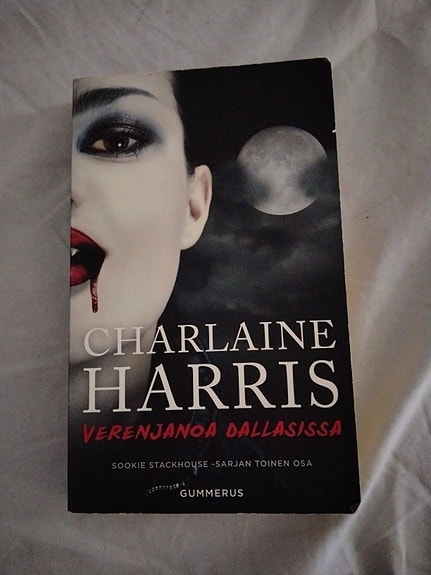Charlaine Harris Verenjanoa Dallasissa pokkari