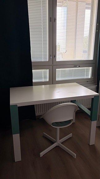 IKEA työpöytä valkoinen