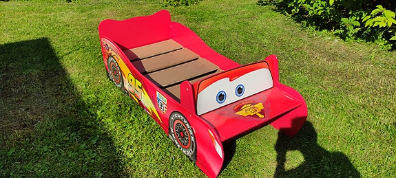 Salama McQueen sänky lapselle