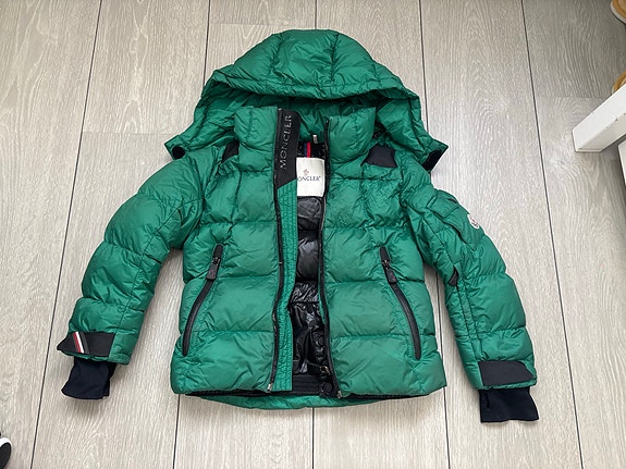 Moncler lasten untuvatakki