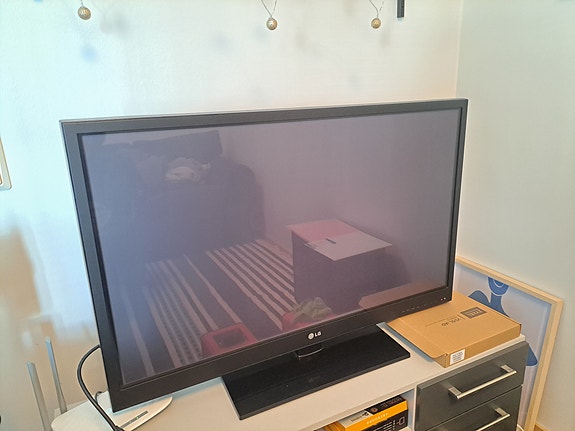 LG 42pw450n Plasma-tv myynnissä