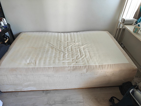 120 cm runkopatjasänky