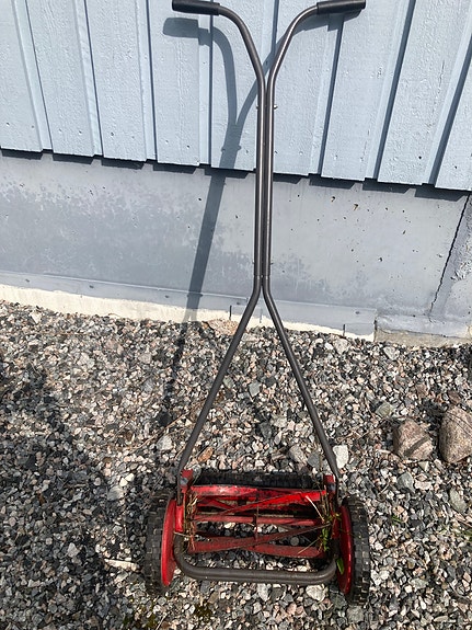 Työnnettävä  ruohonleikkuri