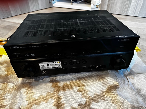 Yamaha RX-V777 AV-vahvistin musta