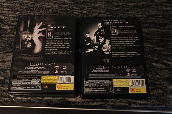 Addams Family tv-sarjan dvd boksi 1 ja 2.