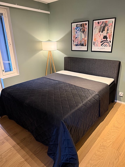 IKEA tummanharmaa päiväpeitto 260x250cm