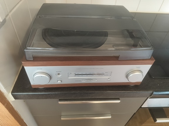 Turntable radiolevysoitin