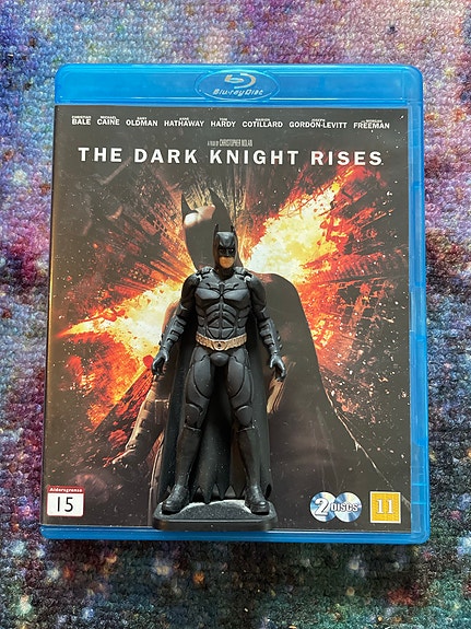 The Dark Knight Rises Blu-ray elokuva + Batman-figuuri