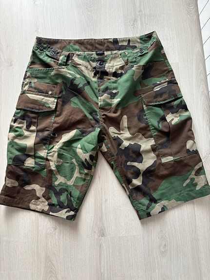 VARATTU Särmä maastokuvioidut shortsit L Woodland Camo