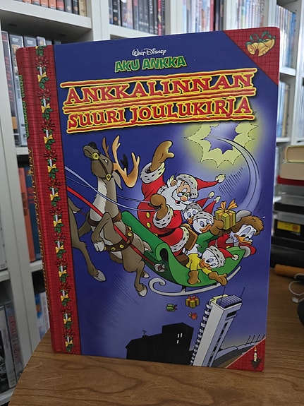 Aku Ankka Ankkalinnan suuri joulukirja kovakantinen kirja