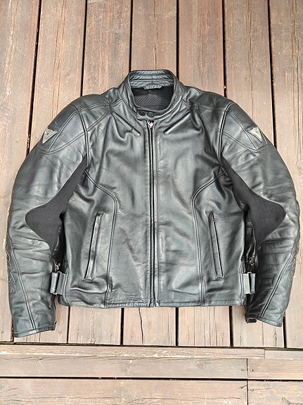 Dainese moottoripyörätakki (54)