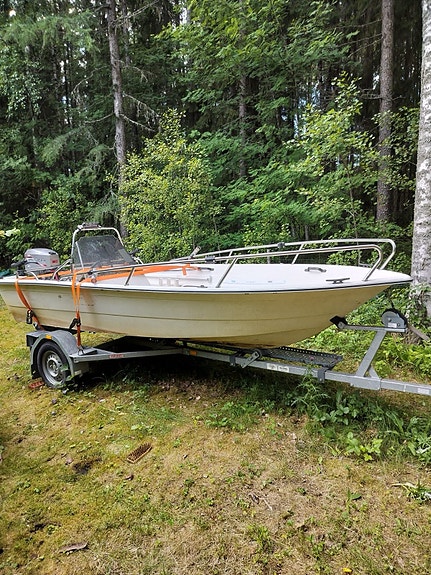 Suvi 4300 ja Mariner 20 hp +traileri
