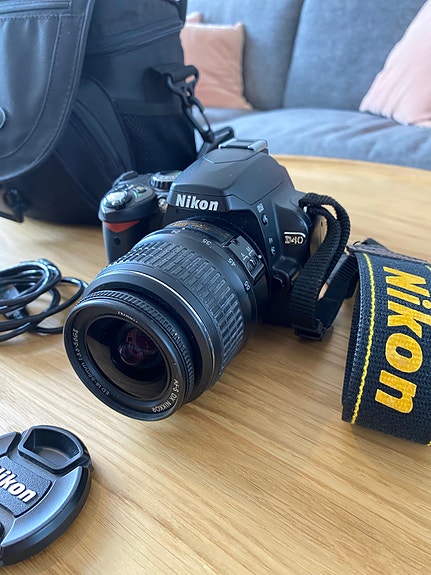 Nikon D40 digijärjestelmäkamera 18–55mm objektiivilla