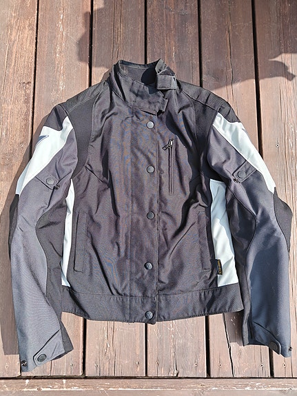 Dainese naisten ajotakki ja -housut (40)