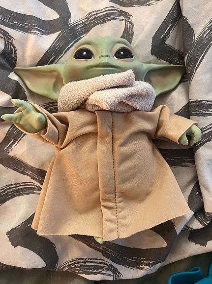 Ääntelevä Baby Yoda