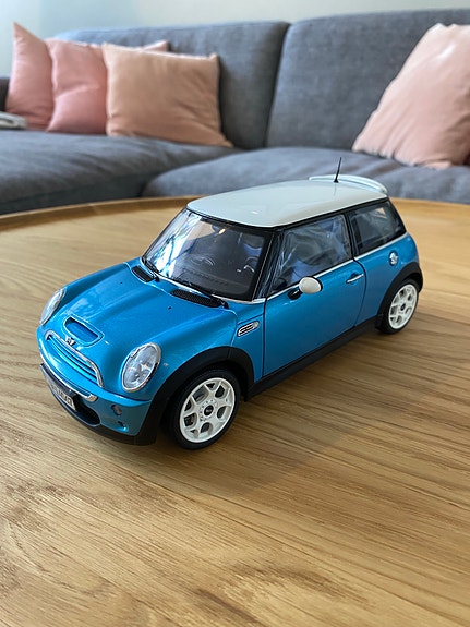 1:18 Kyosho Mini Cooper S -pienoismalli