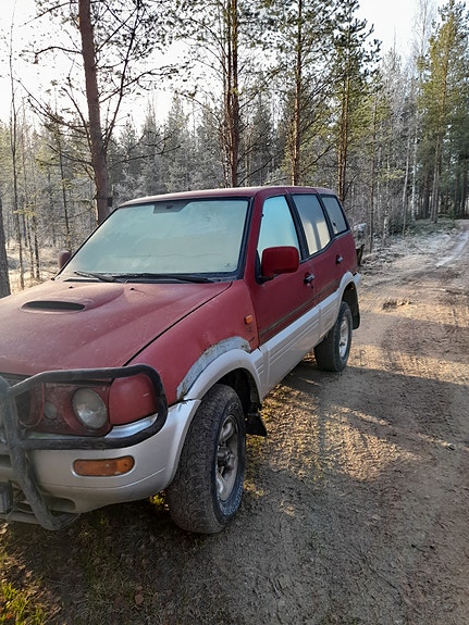 Nissan maasturin kori / korinosat 4x4. terrano 2. dsl