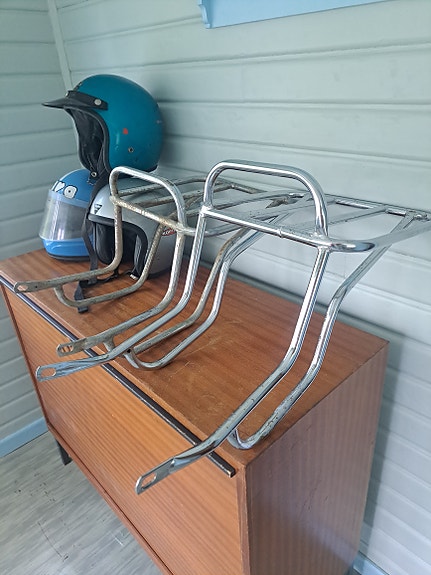 Pappatunturin/mopon tarakat ja vanhat kypärät