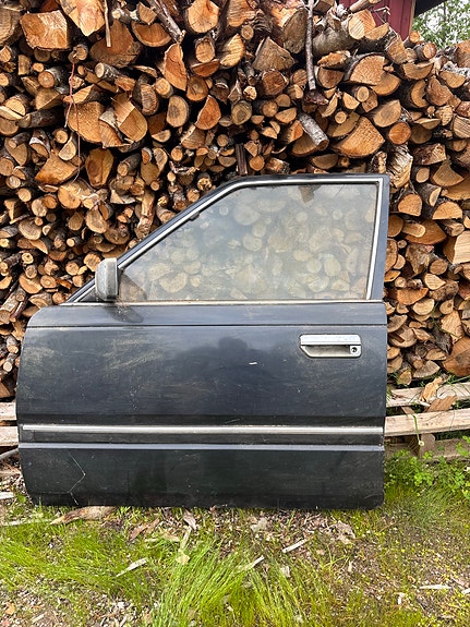 Nissan Cedric Y30 etuovi sähköikkunoilla