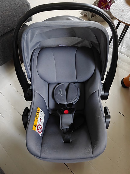 Britax baby safe core turvakaukalo ja telakka