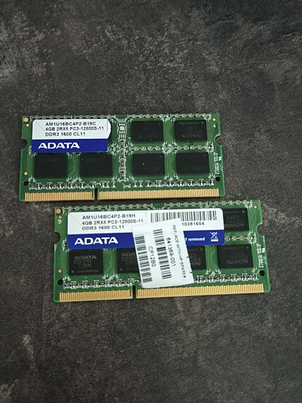 2x4GB SO-DIMM (DDR3 1600)