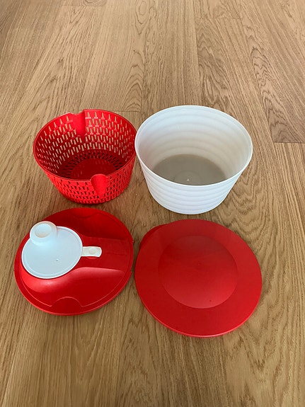 Tupperware salaattilinko punavalkoinen