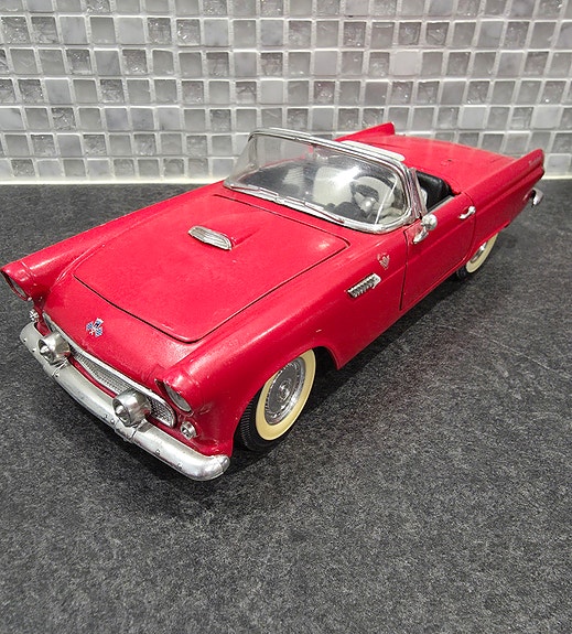 Ford Thunderbird 1955, punainen