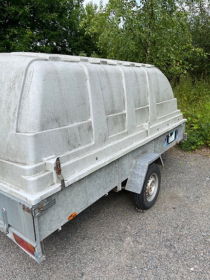 IKH peräkärry kuomulla