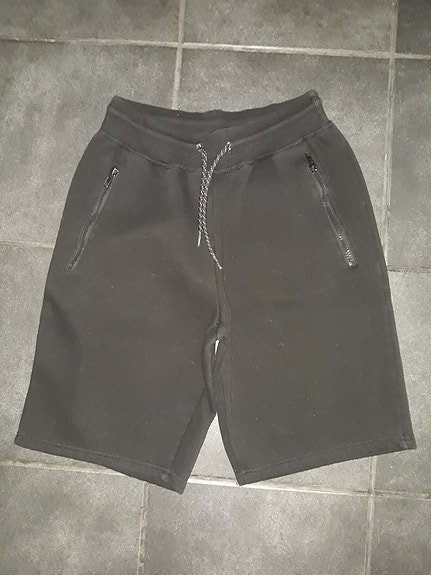 Poikien collegeshortsit koko 170